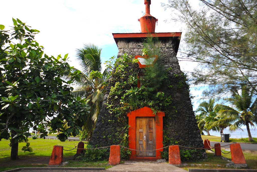 image of Tahiti Pomare Tomb Papeete & Bligh Breadfruit Tree